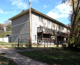 Barton Oaks Apartments in Little Rock, AR - Building Photo - Building Photo