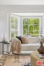 300 N Bowling Green Way in Los Angeles, CA - Building Photo - Building Photo