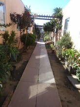 4247 Burns Ave, Unit 4243 1-2 Burns St. in Los Angeles, CA - Building Photo - Building Photo