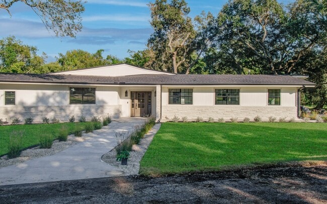 116 Laughlin Rd in Eagle Lake, TX - Building Photo - Building Photo