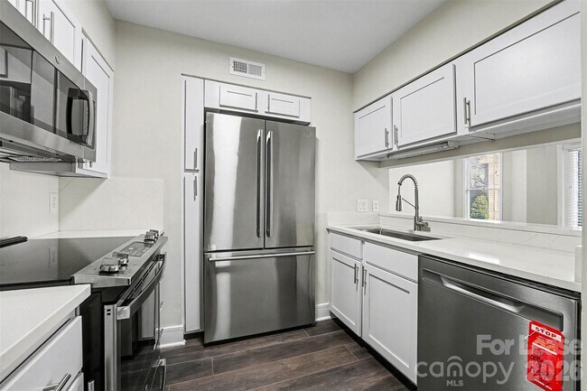 300 S Cedar St in Charlotte, NC - Building Photo - Building Photo