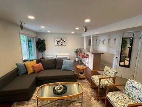 118 153rd Pl SE, Unit ADU in Bellevue, WA - Foto de edificio - Building Photo