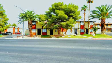 Oakridge Apartments in Henderson, NV - Building Photo - Building Photo