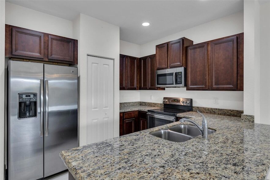 4234 N Dixie Hwy in Oakland Park, FL - Building Photo
