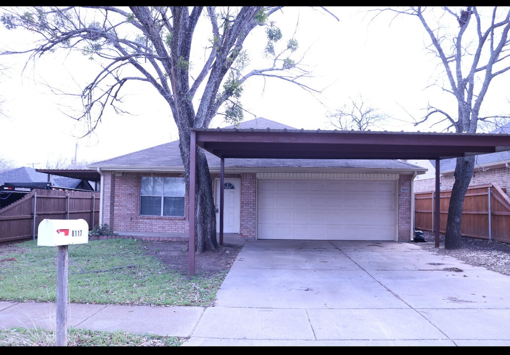 8117 Richard St in White Settlement, TX - Building Photo