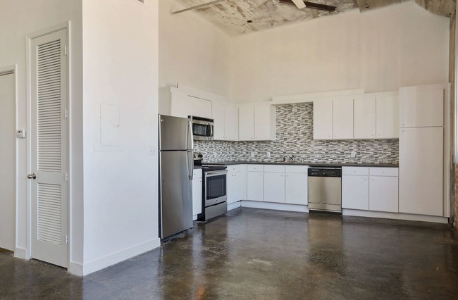 Continental Lofts in Dallas, TX - Building Photo - Building Photo