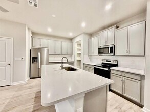 1156 Crk Vly Ct in Brandon, FL - Building Photo - Building Photo