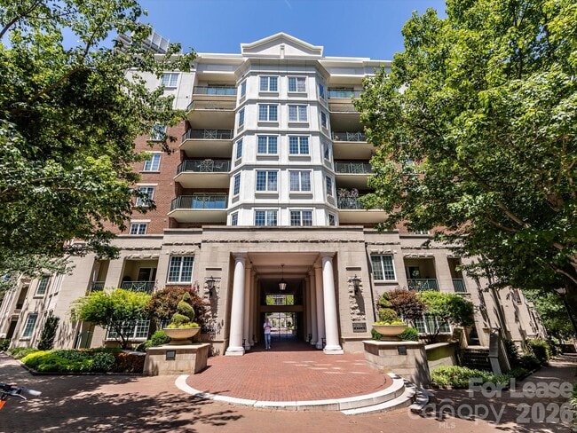 300 W 5th St in Charlotte, NC - Building Photo - Building Photo