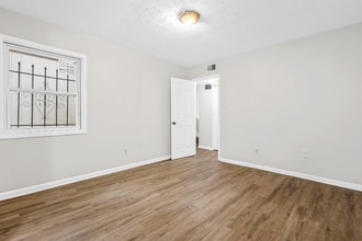 3451 Cobbs Ferry Dr in Decatur, GA - Foto de edificio - Building Photo