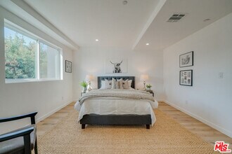 739 Mariposa Ave in Los Angeles, CA - Building Photo - Building Photo