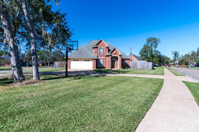 107 Sugar Cane Cir in Lake Jackson, TX - Building Photo - Building Photo