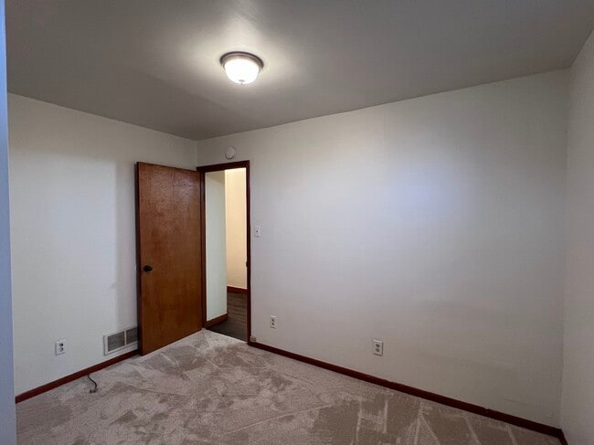 184 Pennsylvania Ave in Clairton, PA - Foto de edificio - Building Photo