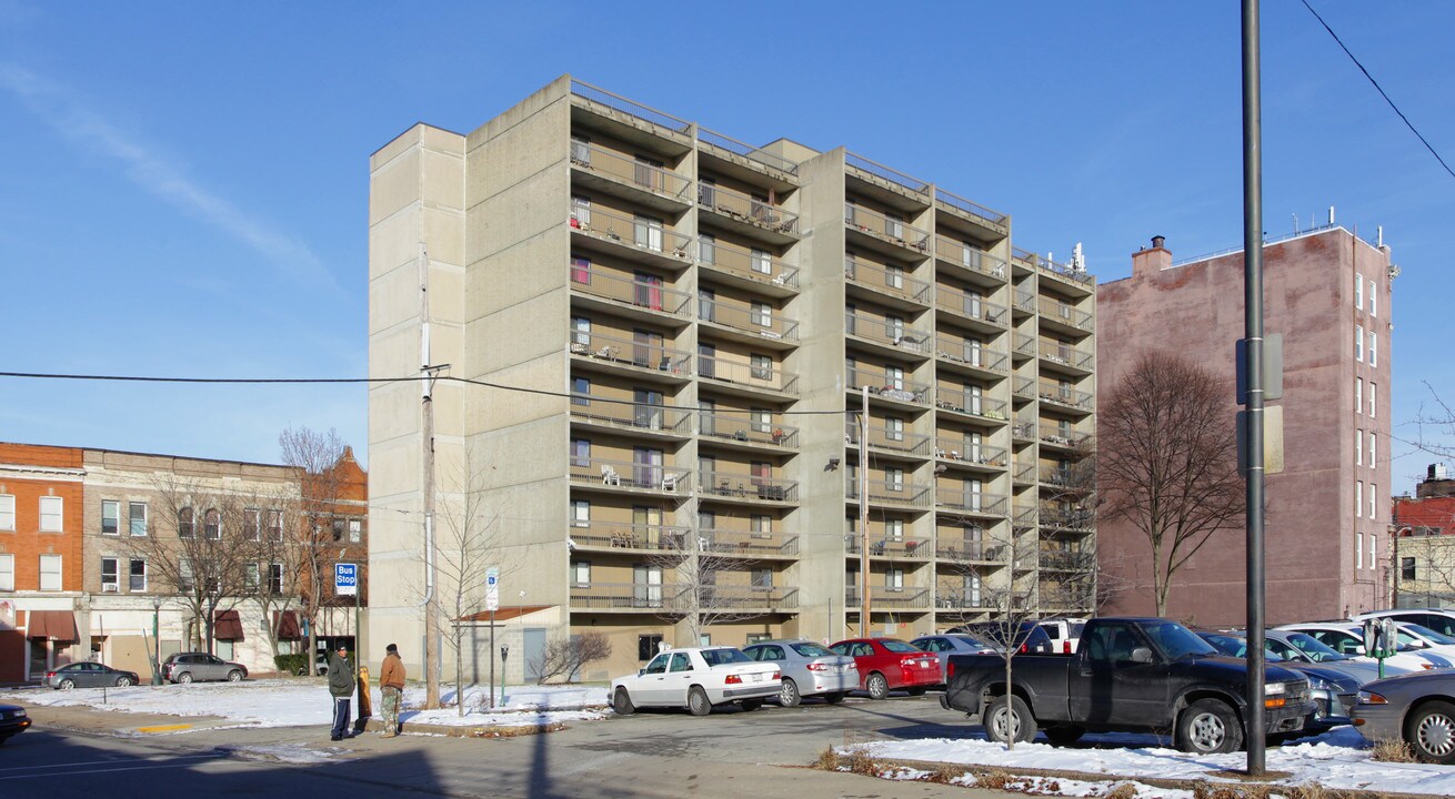 Wood Towers Apartments in Wilkinsburg, PA - Building Photo