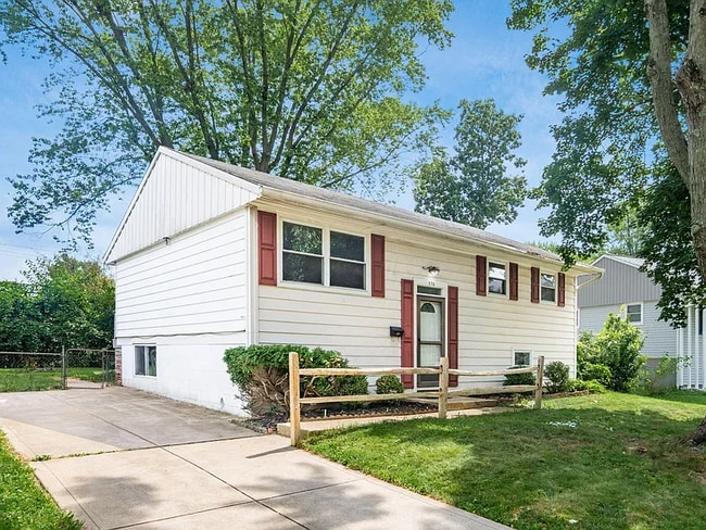 property at 570 Fairholme Rd