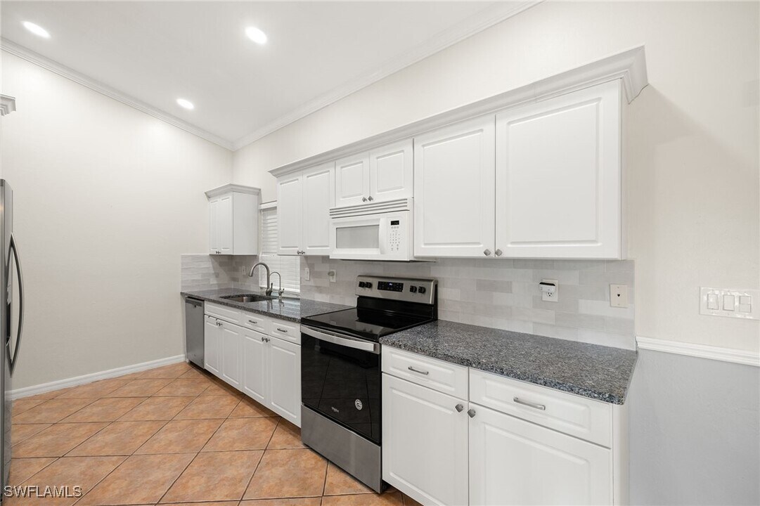 132 SE 4th St in Cape Coral, FL - Building Photo