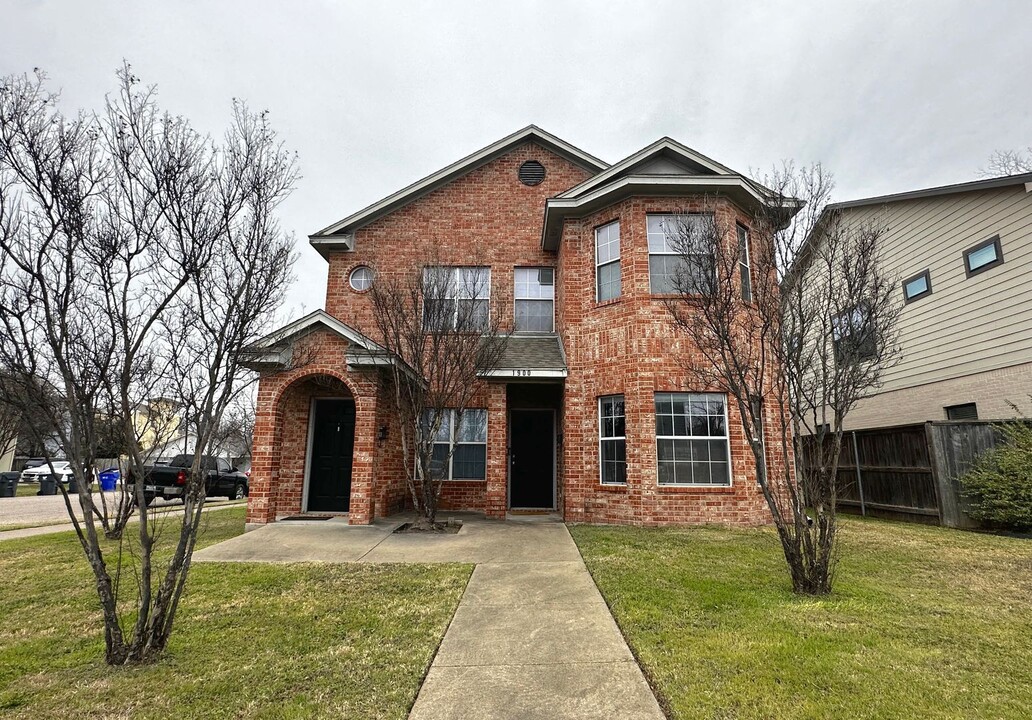 1900 S 12th St in Waco, TX - Building Photo