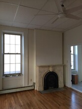 23 Clinton St, Unit 1 in Saratoga Springs, NY - Foto de edificio - Building Photo