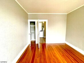 17 Elwood Pl in Newark, NJ - Building Photo - Building Photo