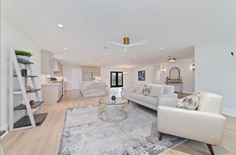 1830 Locksford St in Houston, TX - Building Photo - Building Photo