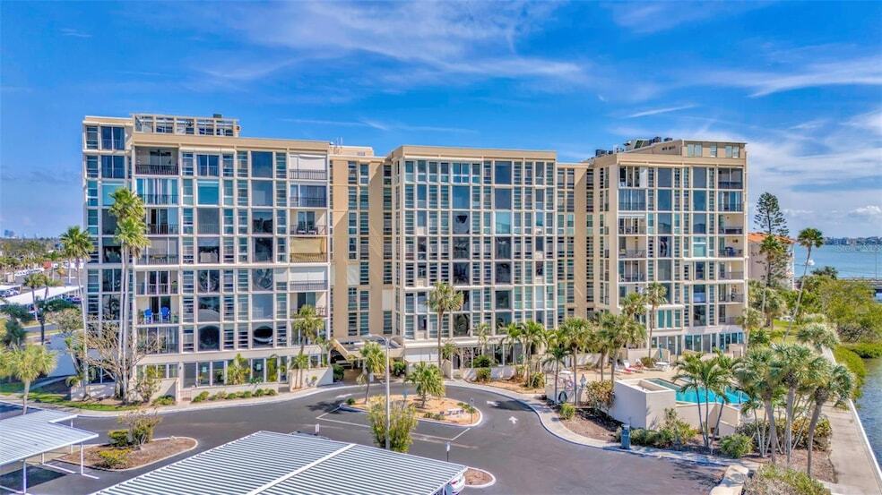 7400 Sun Island Dr S, Unit 401 in South Pasadena, FL - Building Photo