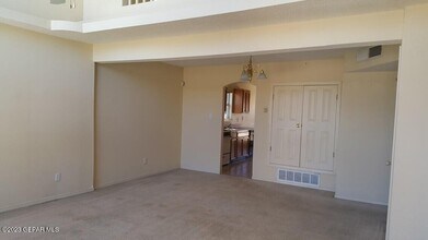 10340 Valle Suave Dr in Socorro, TX - Building Photo - Building Photo
