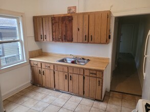 10623 Massie Ave, Unit Apartment 3 in Cleveland, OH - Building Photo - Building Photo