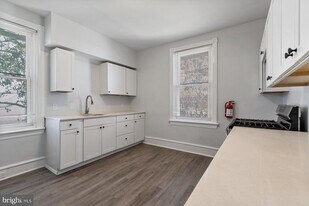 38 Curtis Ave in Woodbury, NJ - Building Photo