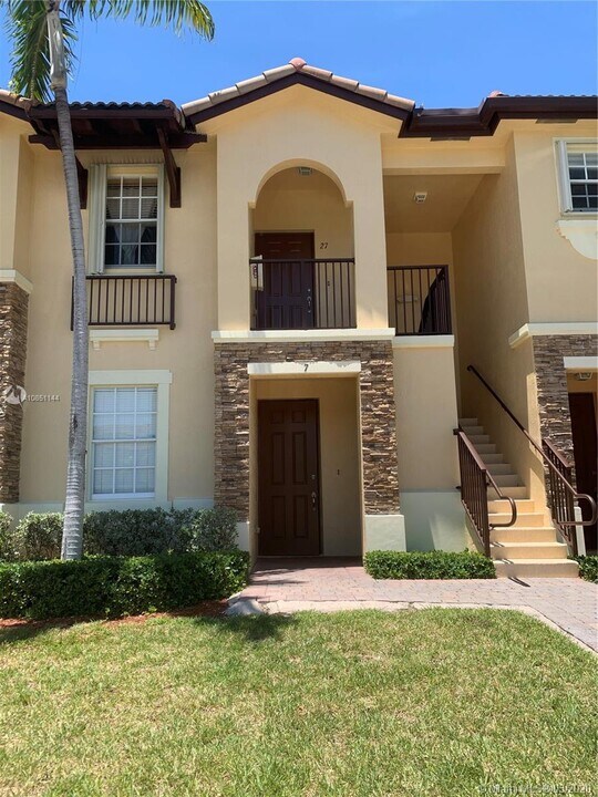 9217 SW 227th St-Unit -7 in Cutler Bay, FL - Building Photo