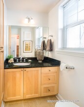 563 VFW Parkway in Chestnut Hill, MA - Foto de edificio - Building Photo