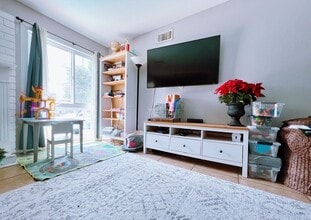 9601 Comanche Ave in Los Angeles, CA - Building Photo - Building Photo