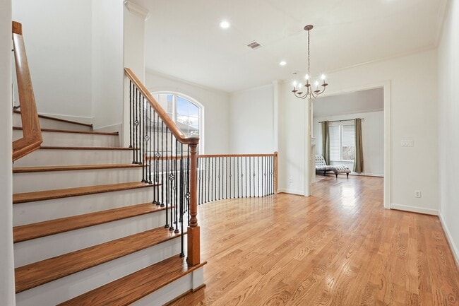 property at 521 Lovett Blvd