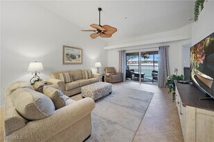 2760 Cypress Trace Cir in Naples, FL - Building Photo
