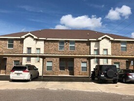 19 West Dr in Pharr, TX - Building Photo