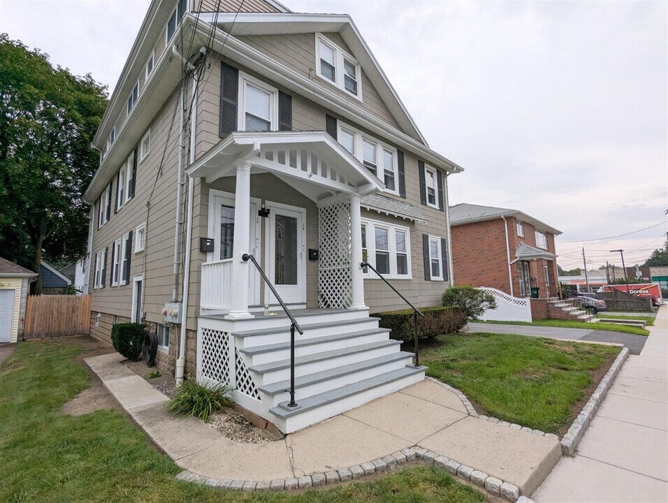 13 Kimball Rd, Unit 1 in Watertown, MA - Building Photo