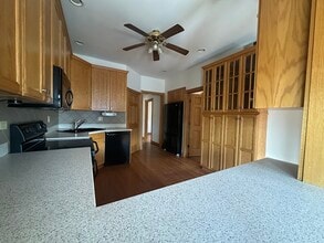 1310 W Cornelia Ave, Unit 3 in Chicago, IL - Building Photo - Building Photo
