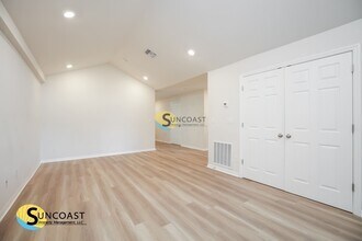 448 Tioga St in Port Charlotte, FL - Foto de edificio - Building Photo