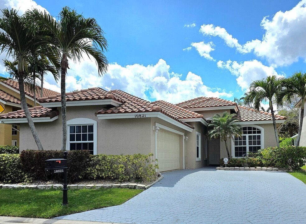 10821 La Salinas Cir in Boca Raton, FL - Building Photo