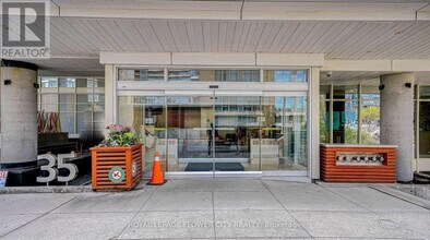 35 Mariner Terrace in Toronto, ON - Building Photo - Building Photo