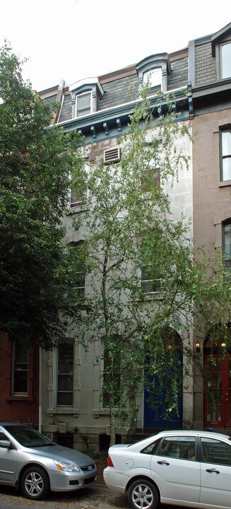 2316 Spruce St in Philadelphia, PA - Building Photo