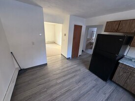 67 Dallas Terrace in Waterbury, CT - Building Photo