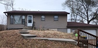 913 S Missouri St in Liberty, MO - Building Photo