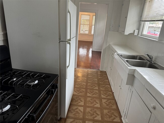 property at 1610 W Sidnor St