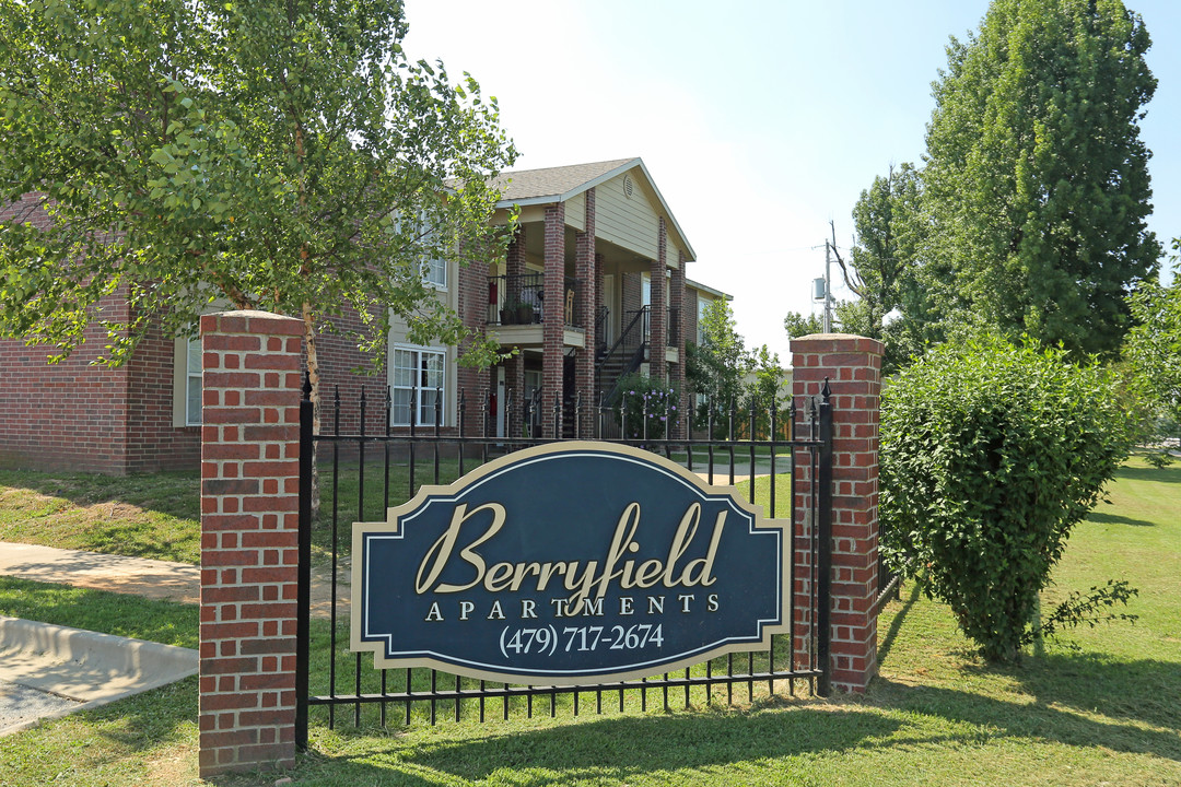 Berryfield Apartments in Springdale, AR - Foto de edificio