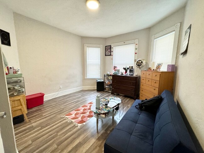 44 Crescent Ave, Unit 1T in Boston, MA - Foto de edificio - Building Photo