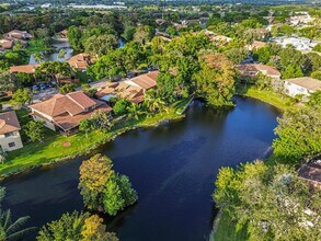 6094 Live Oak Ct in Tamarac, FL - Foto de edificio - Building Photo
