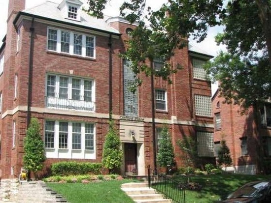 7539 Oxford Dr, Unit 2W in Clayton, MO - Foto de edificio