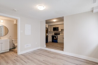 64 Collete Crescent in Barrie, ON - Building Photo - Building Photo