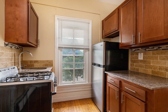 1108 S Westnedge Ave in Kalamazoo, MI - Building Photo - Building Photo