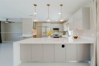 17701 SW 93rd Ave in Palmetto Bay, FL - Building Photo - Building Photo