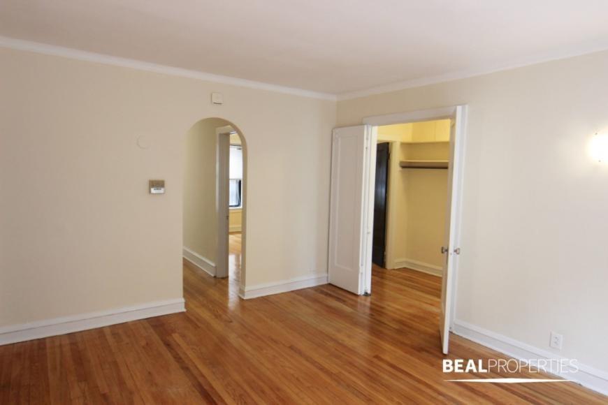 2106 W Ainslie St in Chicago, IL - Building Photo